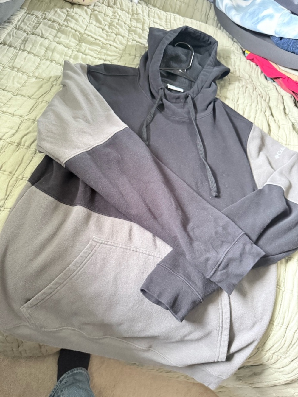 Columbia Men's Black and Gray Colorblock Pullover Hoodie